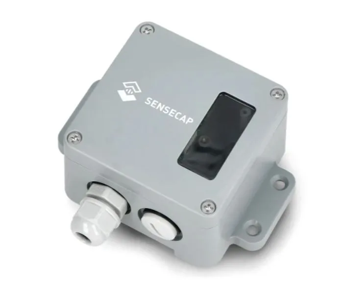 Převodník SenseCAP S2110 Sensor Builder v šedém pouzdře s konektory