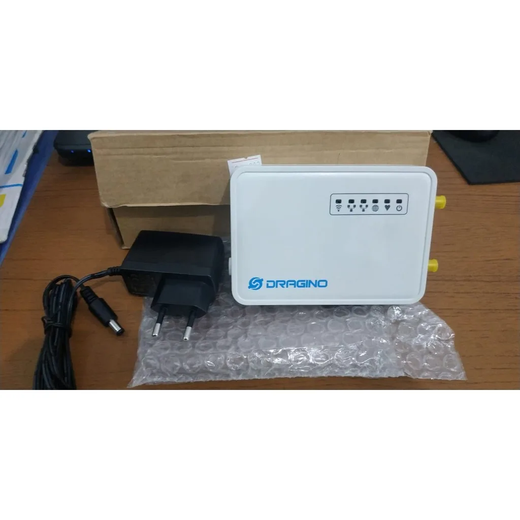 Dvoukanálová LoRa gateway Dragino LG02 s napájecím adaptérem a anténami