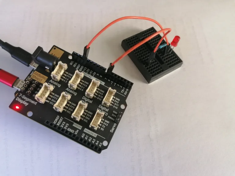 Maker kit for SwiftIO – blikáme LEDkou