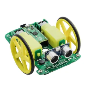 Zelená robotická deska Kitronik se dvěma žlutými koly a ultrazvukovými senzory