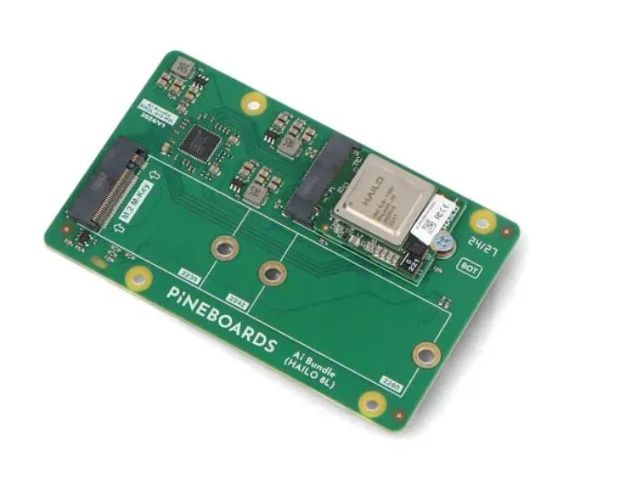 Pineboards Ai Bundle, překryvná deska s akcelerátorem Hailo 8L a adaptérem M.2
