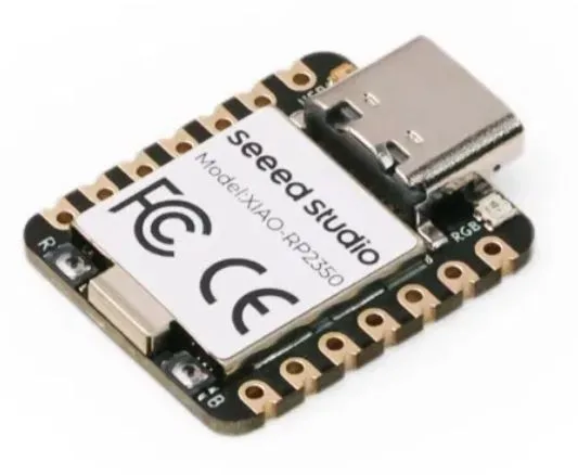 Modul Seeed Studio XIAO RP2350 s čipem Raspberry Pi a pájecími ploškami