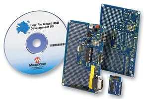 Vývojový kit Microchip s deskou PIC18, USB konektorem a příslušenstvím