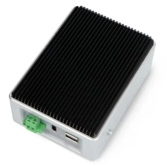 Průmyslový IoT řadič reComputer R1025-10 s černým žebrovaným krytem