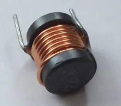 Toroidní cívka s měděným vinutím použitá ve zdroji s MC34063