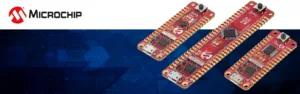 Tři vývojové desky Curiosity Nano od Microchipu na modrém pozadí