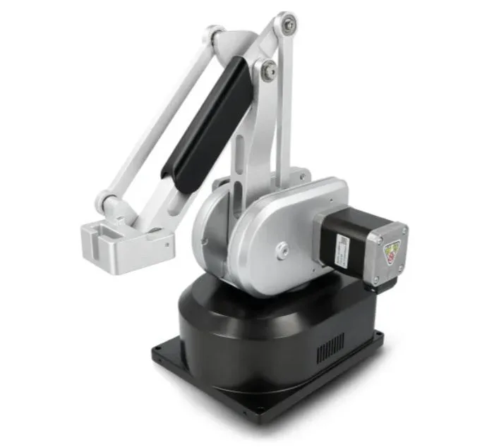 Čtyřosé robotické rameno UltraArm P340 na černé základně