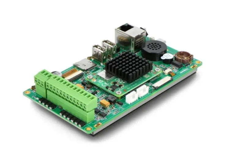 Průmyslová deska pro Raspberry Pi CM4 s konektory a chladičem