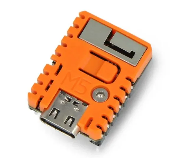Oranžový vývojový modul M5Stamp S3 s konektory a kovovým stíněním