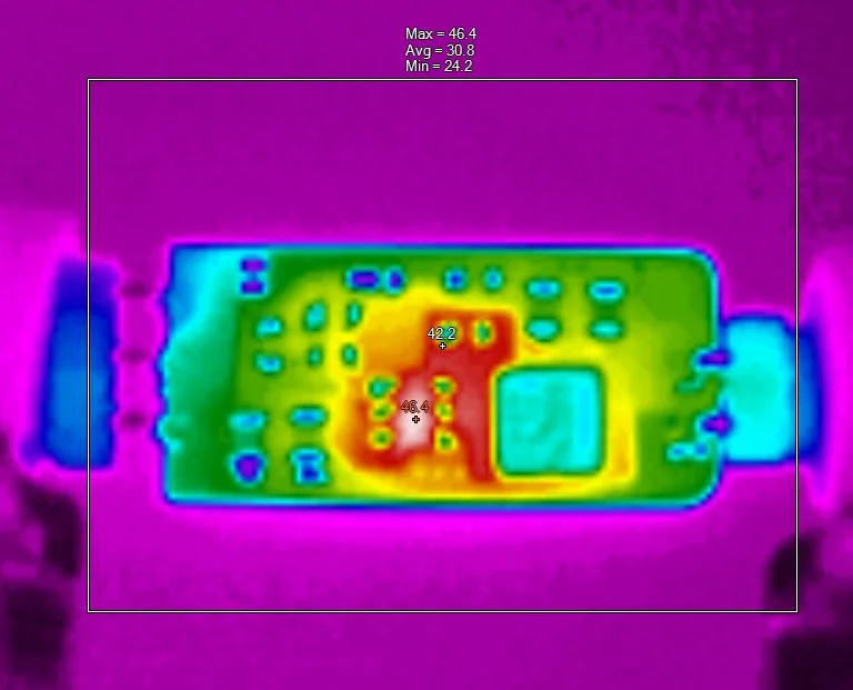 Termogram plošného spoje snižujícího měniče při zátěži 5 V/1 A