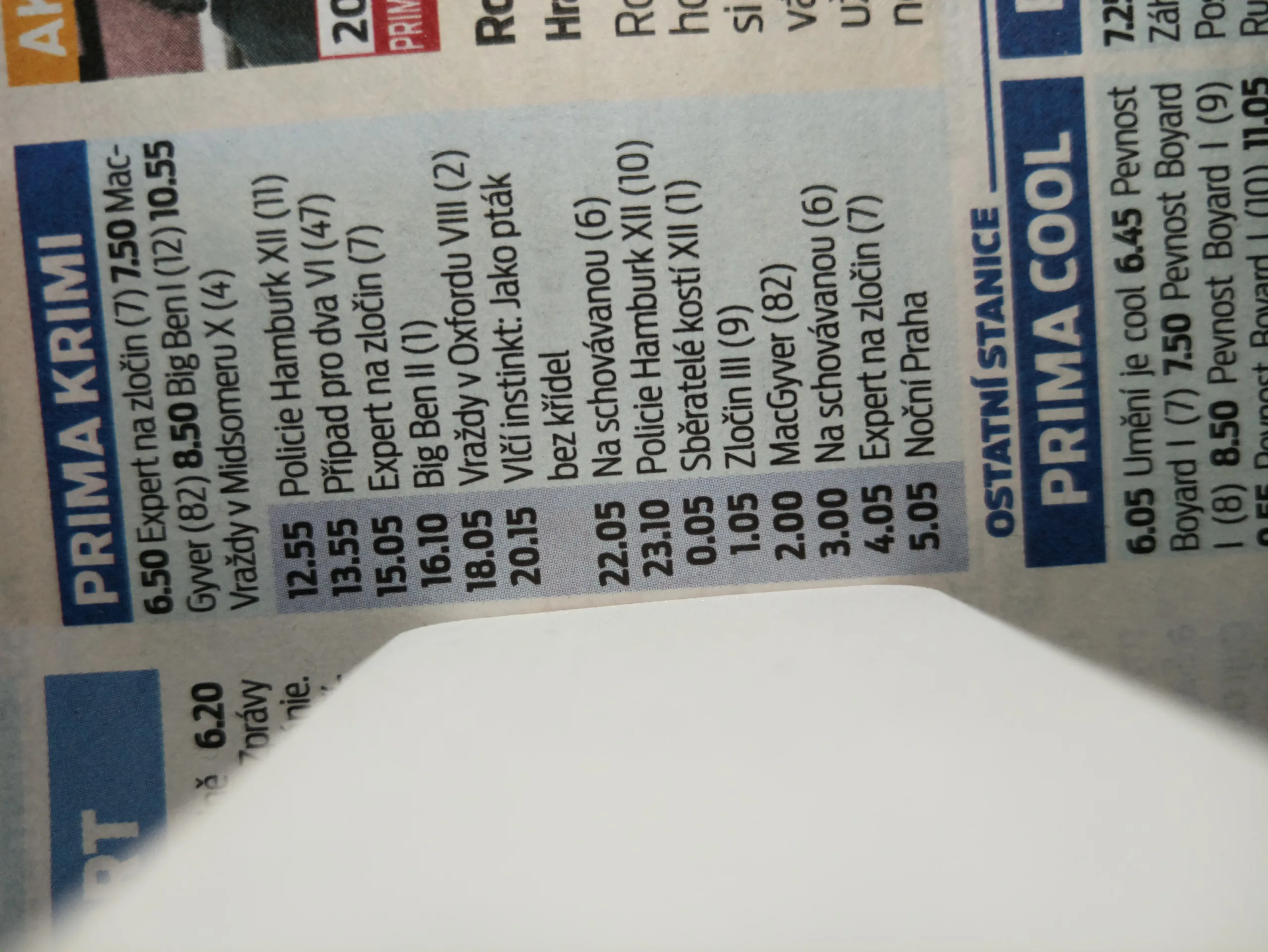 Snímek televizního programu zobrazeného na televizní obrazovce pořízený testovanou kamerou Arducam