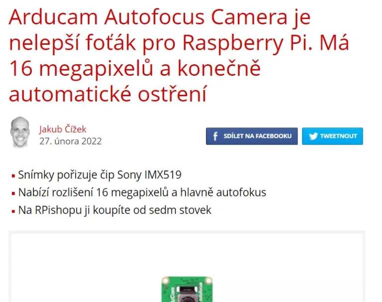 Nadpis recenze Arducam Autofocus Camera a částečně viditelný zelený kamerový modul