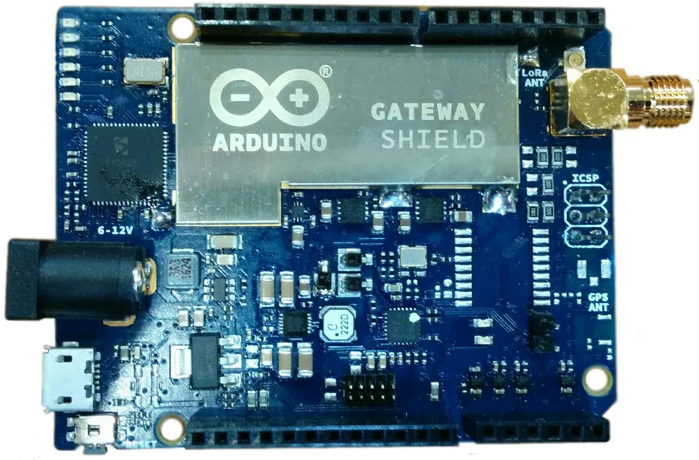 Arduino LoRa Gateway Shield s konektorem antény a elektronickými součástkami