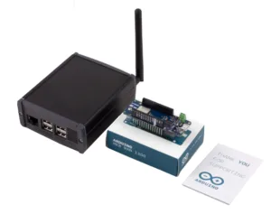 Arduino Pro LoRa Gateway s anténou, odkrytým SX1301 a napájecím adaptérem