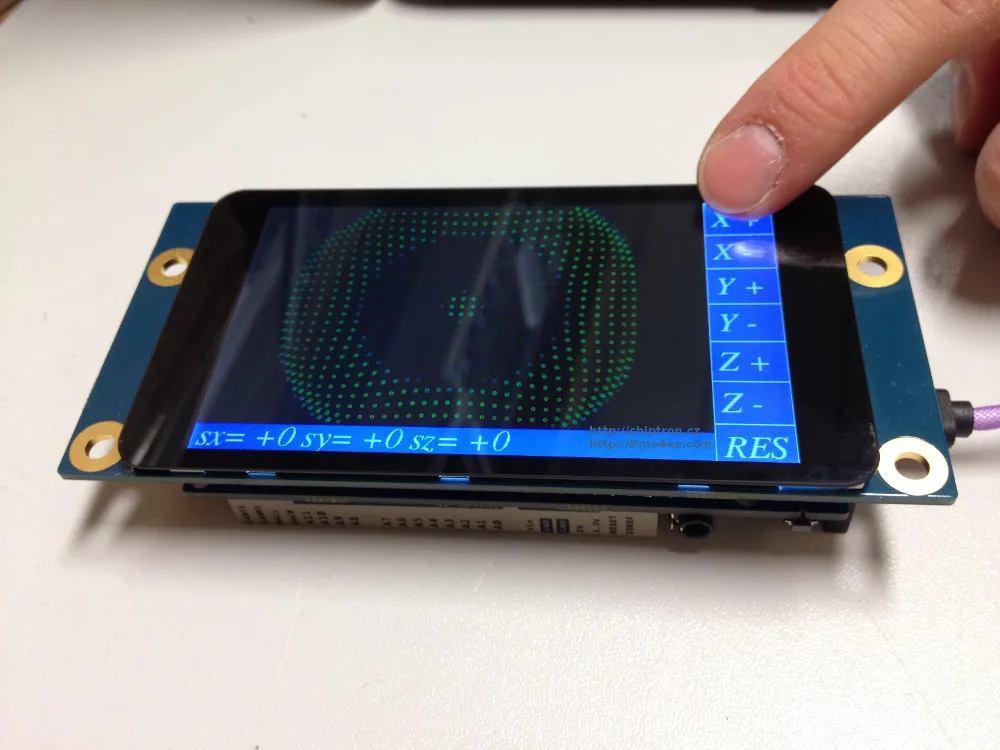Arduino STAR OTTO s dotykovým displejem a zobrazenými souřadnicemi os