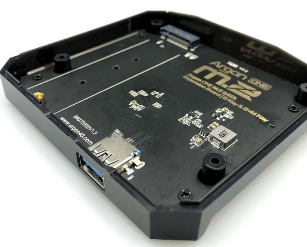 Černá rozšiřující deska Argon ONE M.2 s konektorem pro SSD