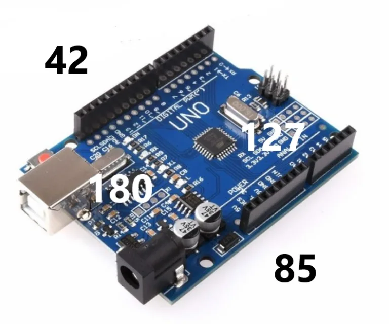 Deska Arduino Uno s čísly 42, 127, 180 a 85 kolem ní