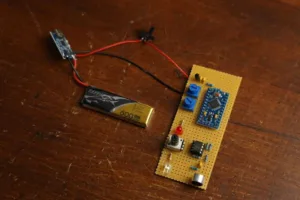 Prototyp automatické regulace hlasitosti s obvodem na nepájivém plošném spoji