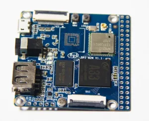 Modrá deska jednodeskového počítače BananaPi M2M s konektory a součástkami