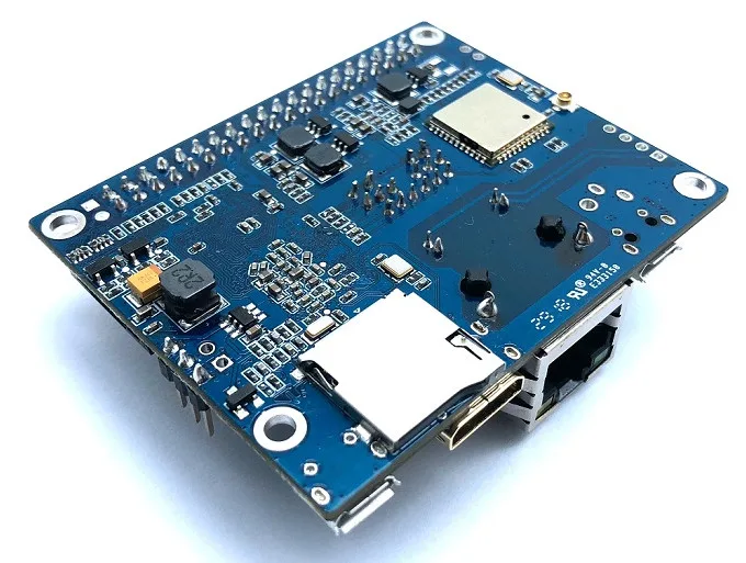 Modrá jednodesková počítačová deska Banana Pi P2 Zero s konektory a čipem