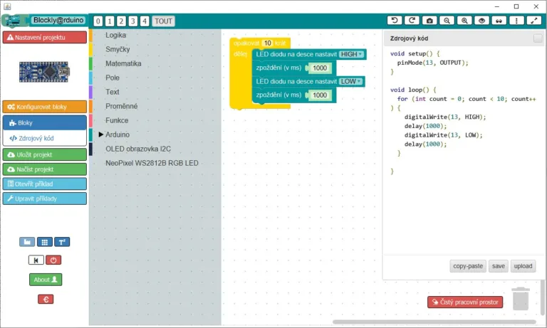 BlocklyDuino zobrazuje blokové programování Arduino a odpovídající kód v jazyce C