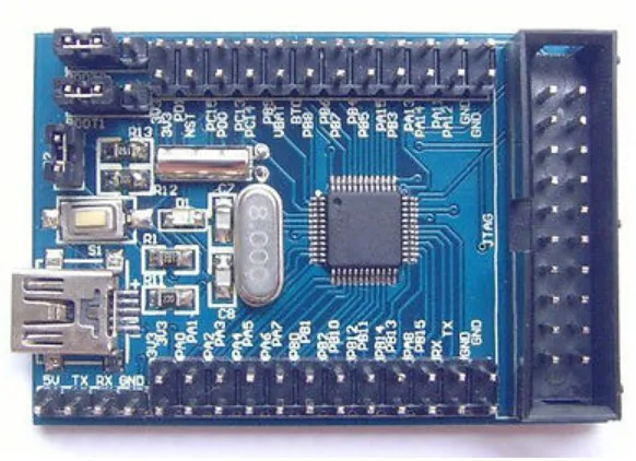 Modrá deska STM32F103C8T6 s vyvedenými piny, konektorem JTAG a USB