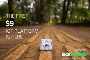 Propagační grafika platformy Bolt IoT s malým modulem Bolt uprostřed