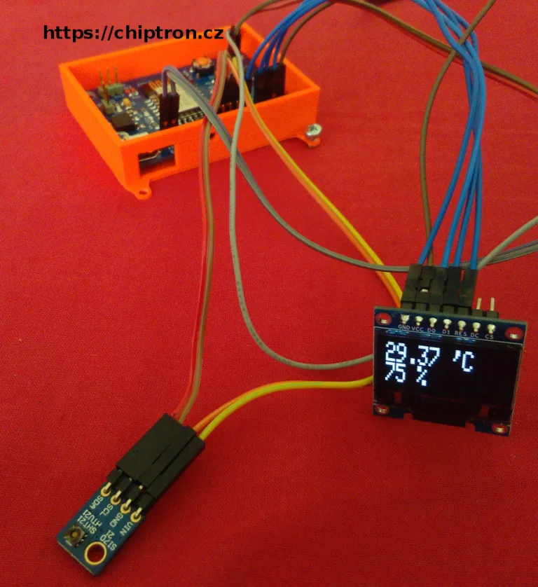 Deska meteostanice s ESP8266, OLED displejem a připojeným senzorem