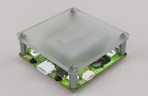 Render otevřeného CO2 monitoru s deskou plošných spojů pod šedým krytem