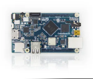 Modrá deska jednodeskového počítače CubieBoard6 s konektory a čipy