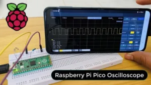 Raspberry Pi Pico na nepájivém poli připojené k telefonu s aplikací Scoppy
