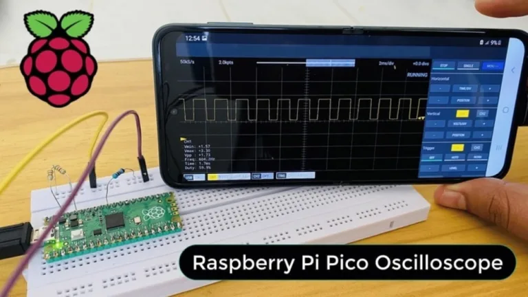 Raspberry Pi Pico na nepájivém poli připojené k telefonu s aplikací Scoppy