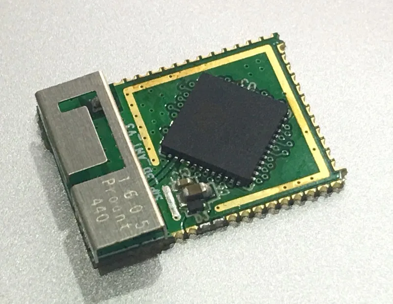 Vývojová deska s modulem ESP32-PICO-D4 a obvodem v pouzdře QFN