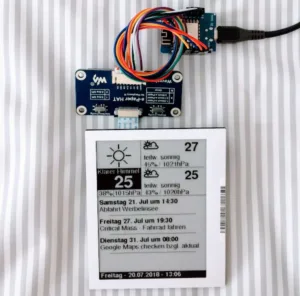 ESP8266 připojený k ePaper displeji zobrazujícímu počasí a události kalendáře