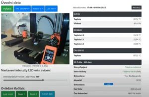 Webové rozhraní ESPkamery zobrazuje živý náhled 3D tiskárny a stavové údaje