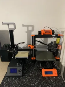 Černá a oranžová otevřená 3D tiskárna Anet A9