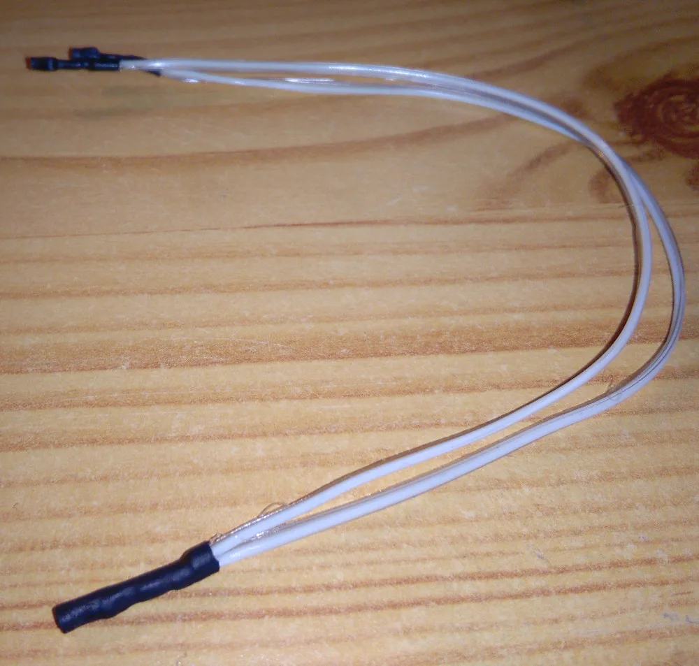 Dvojitý měřicí kabel s upravenými konektory pro připojení k pinovému headeru