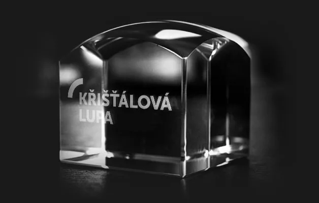 Černá skleněná trofej Křišťálové Lupy
