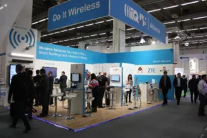 Stánek IQRF Alliance na veletrhu Light+Building 2016 s ukázkami bezdrátových řešení