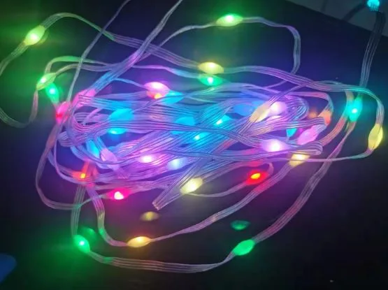 Zašitý LED pásek WS2812B s barevnými světly rozloženými do polštáře
