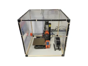 Levný kryt kolem stolní 3D tiskárny chránící výtisk před průvanem