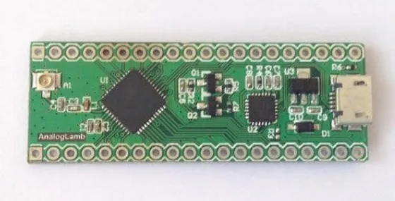 Zelená vývojová deska Maple ESP32 Mini s čipem ESP32-PICO-D4 a konektory