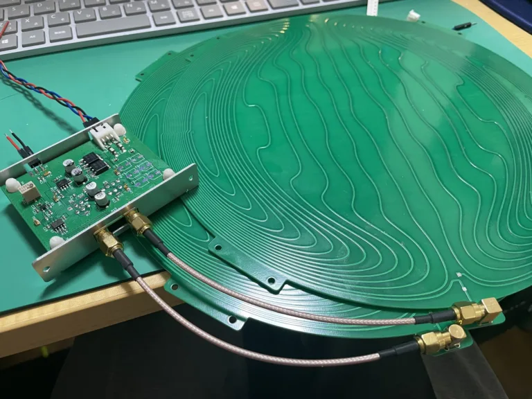 Experimentální magnetická rezonance s elektronickou deskou a koaxiálními kabely