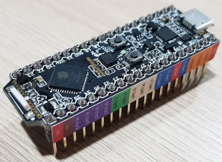 Miniaturní vývojová deska NODE32pico s ESP32 PICO D4 do nepájivého pole