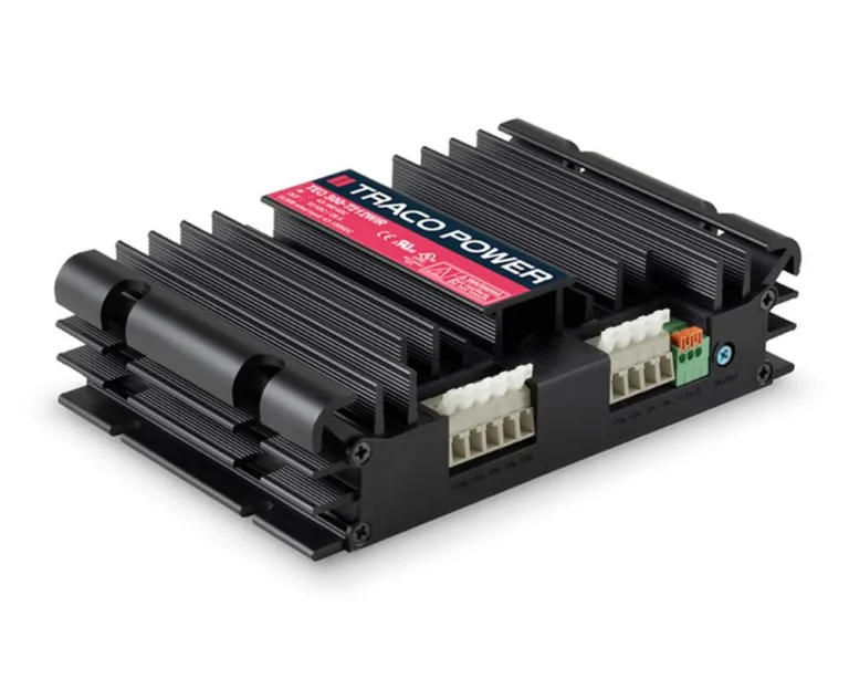 Železniční DC/DC měnič TEQ 300WIR s žebrovaným chladičem a konektory