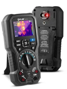 Ruční termokamera a multimetr FLIR DM284 se zobrazeným termogramem