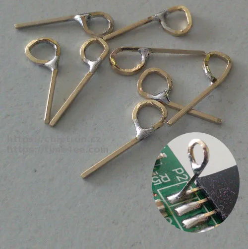 Upravené piny z pin headeru s očky pro připojení sondy k testovacím ploškám