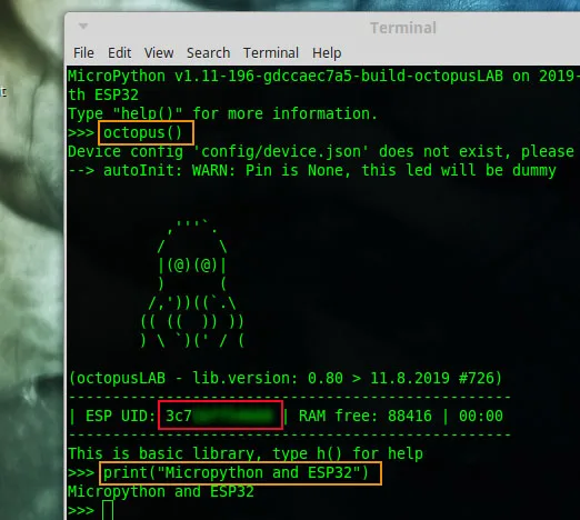 Terminál MicroPythonu zobrazuje inicializaci OctopusLab na ESP32 a výpis Hello world