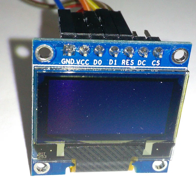 Modul 0,96palcového OLED displeje s vývody pro SPI a I2C komunikaci