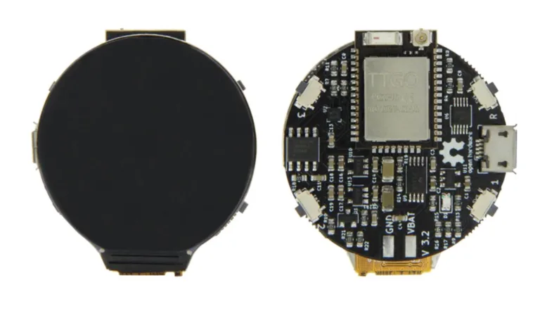 Hodinky Open Smart Watch s ESP32, zepředu a s odkrytou elektronikou zezadu